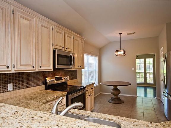 3rd image of 1518 Lake Buchanan Ct