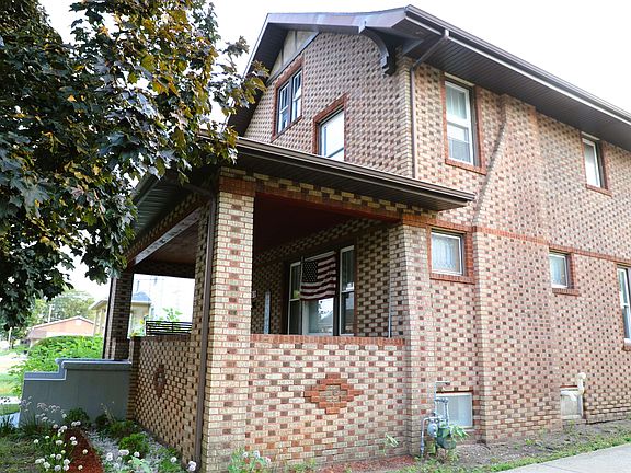 3rd image of 812 S Locust Ave