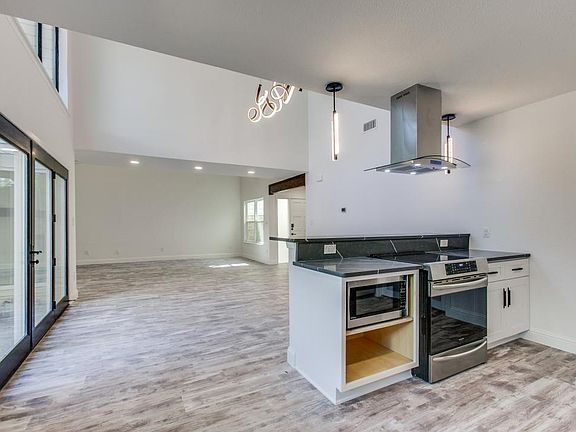 3rd image of 2156 Kessler Ct #27