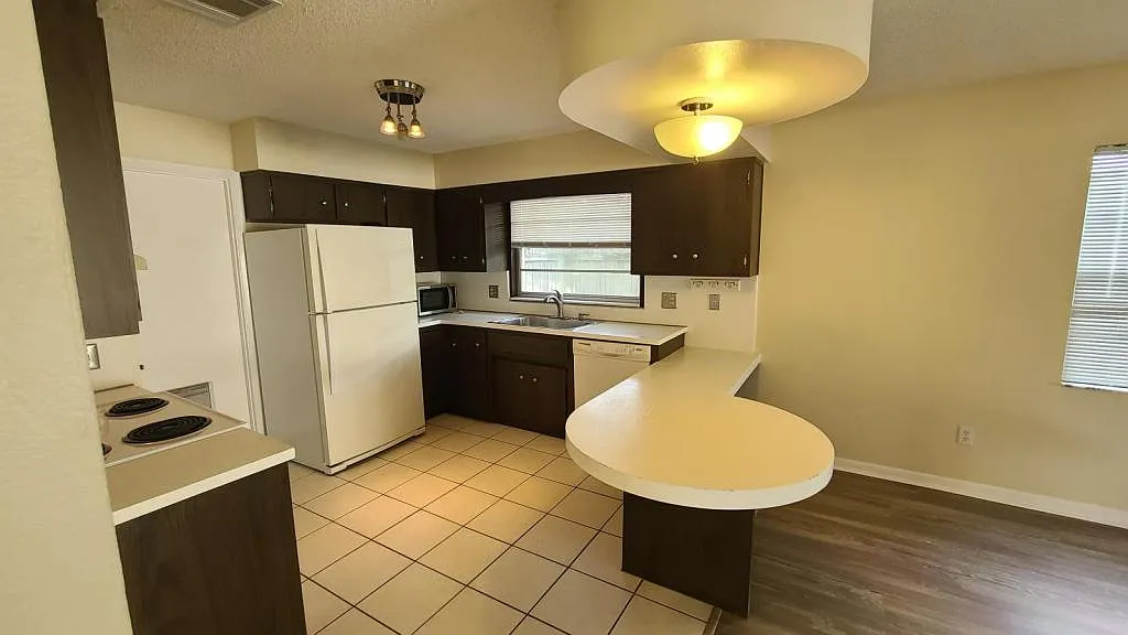 231 Shore Lane — Photo 3