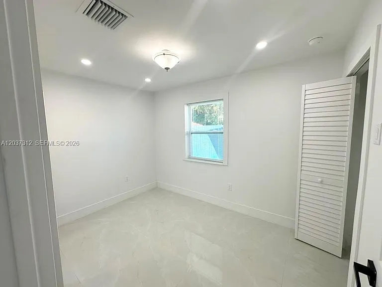 1473 NE 30th Ct — Photo 8
