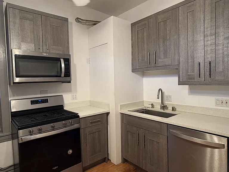 2553 W Cortez St #3R — Photo 4