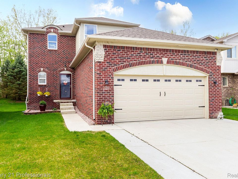 1st image of 32842 Birchwood Dr