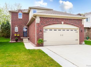32842 Birchwood Dr, Chesterfield, MI 48047