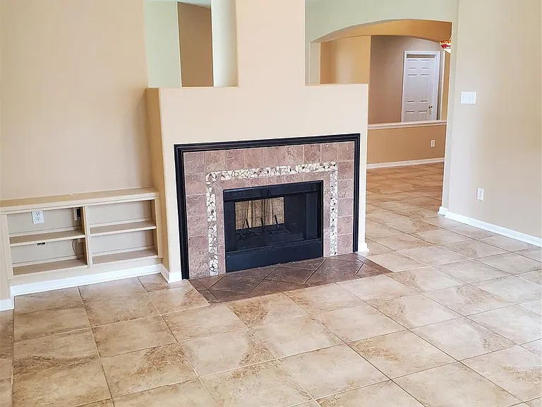 2715 Falling Forest Ct — Photo 18