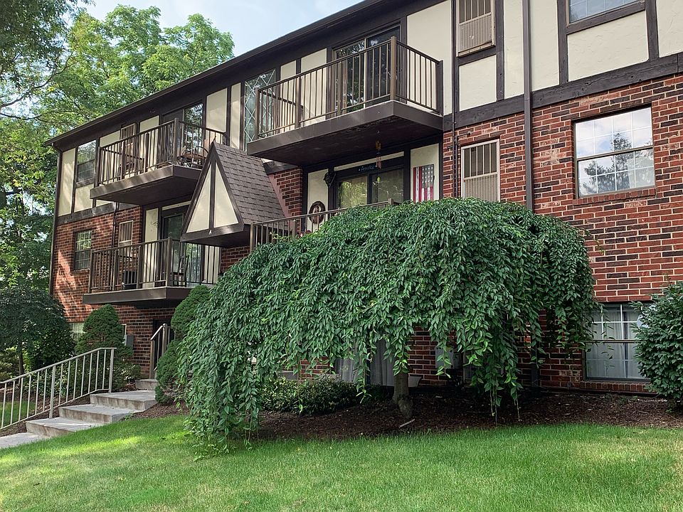 2nd image of 210 N Main St APT B2a