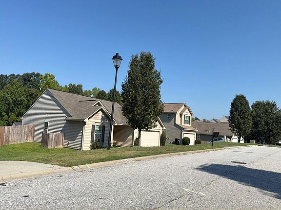 3rd image of 205 Gibby Ln