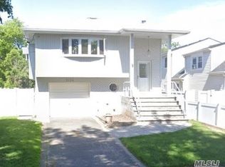 3124 Schreiber Pl, Baldwin, NY 11510