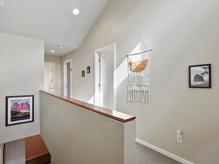 8502 N Central St — Photo 16