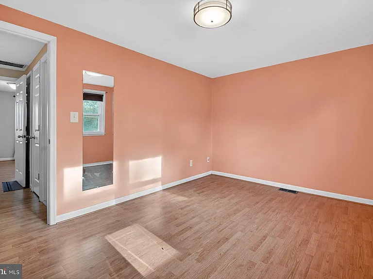 643 47th St — Photo 20