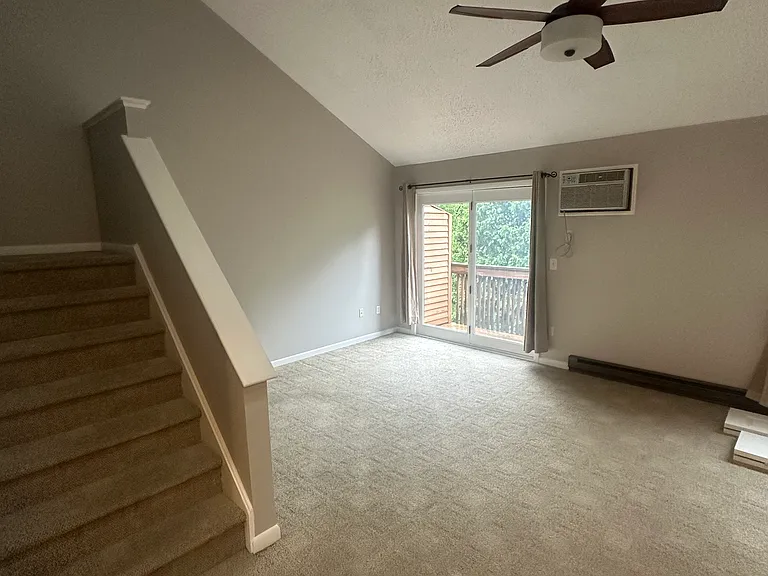 482 East St #18 — Photo 9