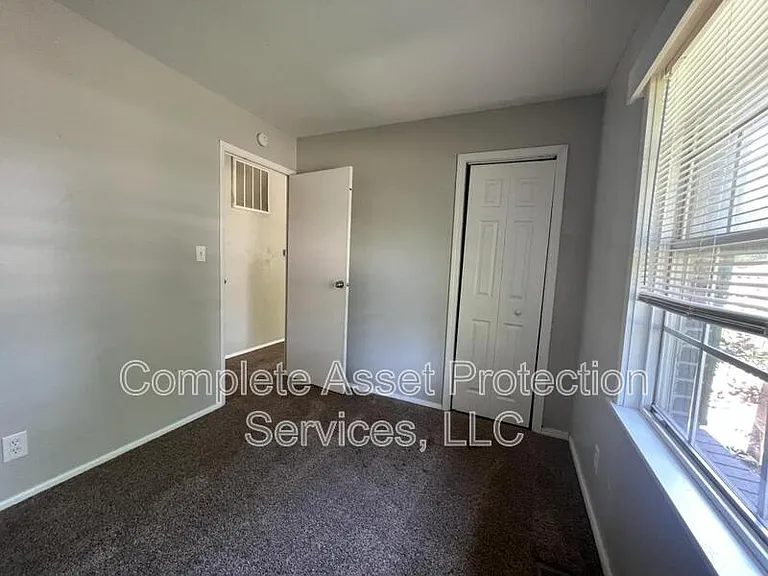904 Tall Timber Dr — Photo 4