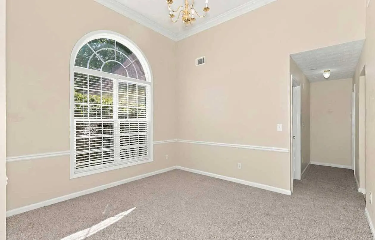 3 bed, 2073 sqft, $2,473 — Photo 4