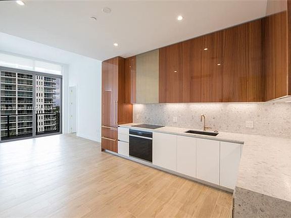 3rd image of 2655 S Bayshore Dr #606