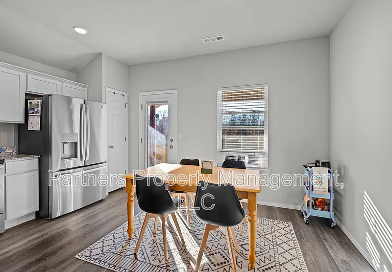 1121 E Sparrow Cir — Photo 9