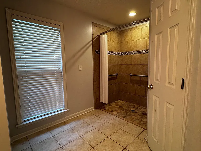 1801 Young Pointe Blvd — Photo 13