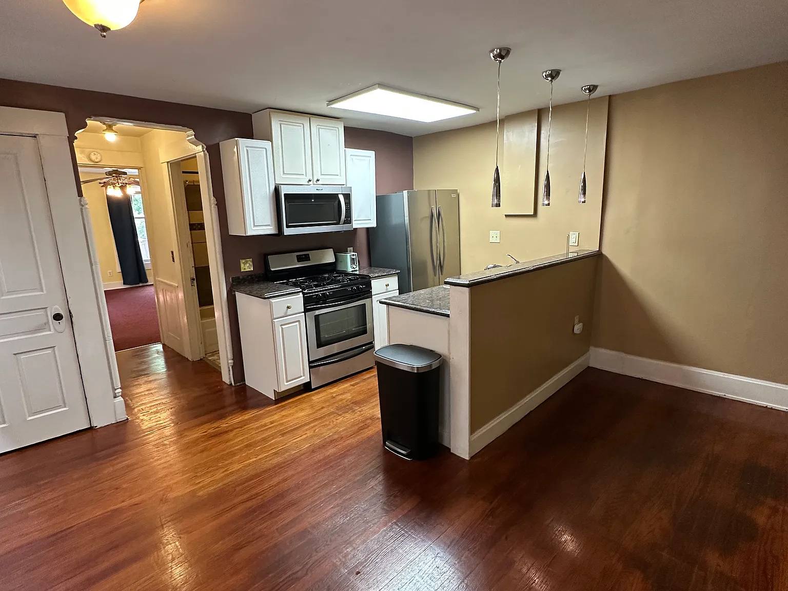 2415 Vine St — Photo 1