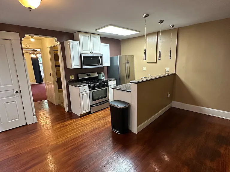 2415 Vine St #2 — Photo 1