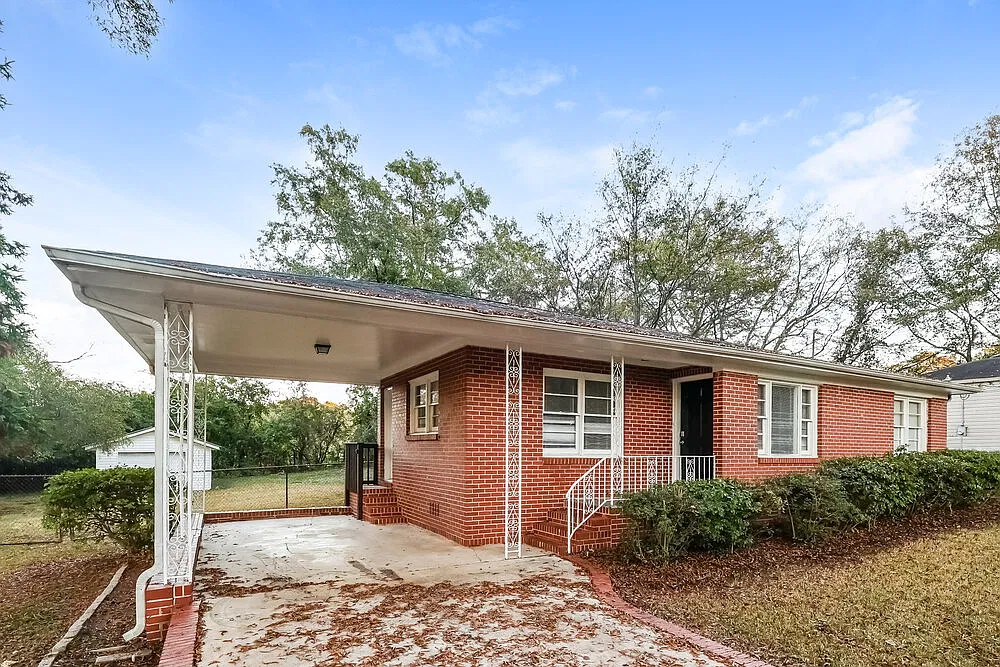 3 bed, 1.0 bath, 1403 sqft, $1,460 — Photo 3