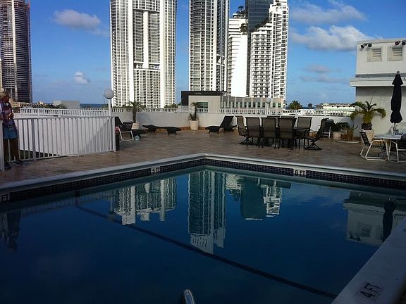 3rd image of 17800 Atlantic Blvd APT 406