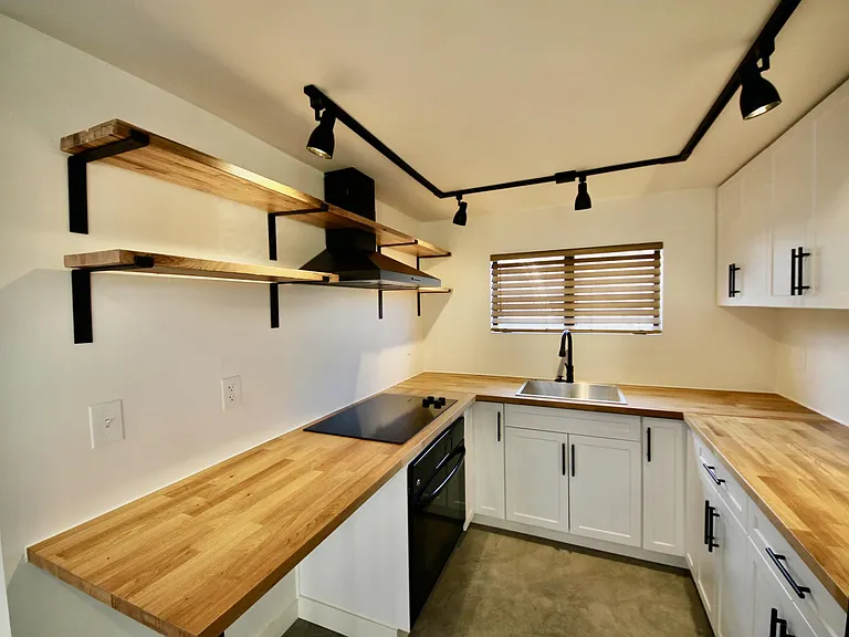 1530 1/2 E Diamond St #3 — Photo 6