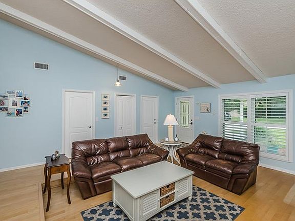 4th image of 605 Village Way