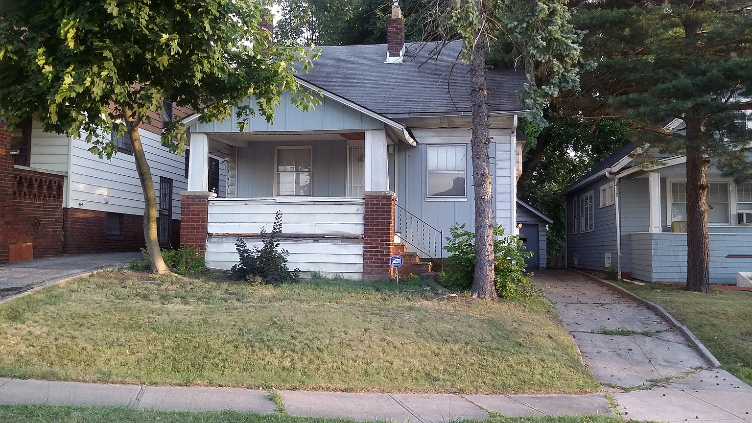 1864 Torbenson Dr photo 1