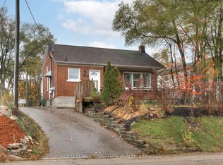 839 Stirling Ave S, Kitchener, ON N2M 3K4