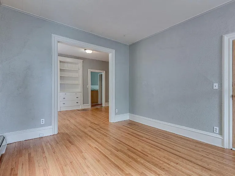 696 5th St E #1 — Photo 8