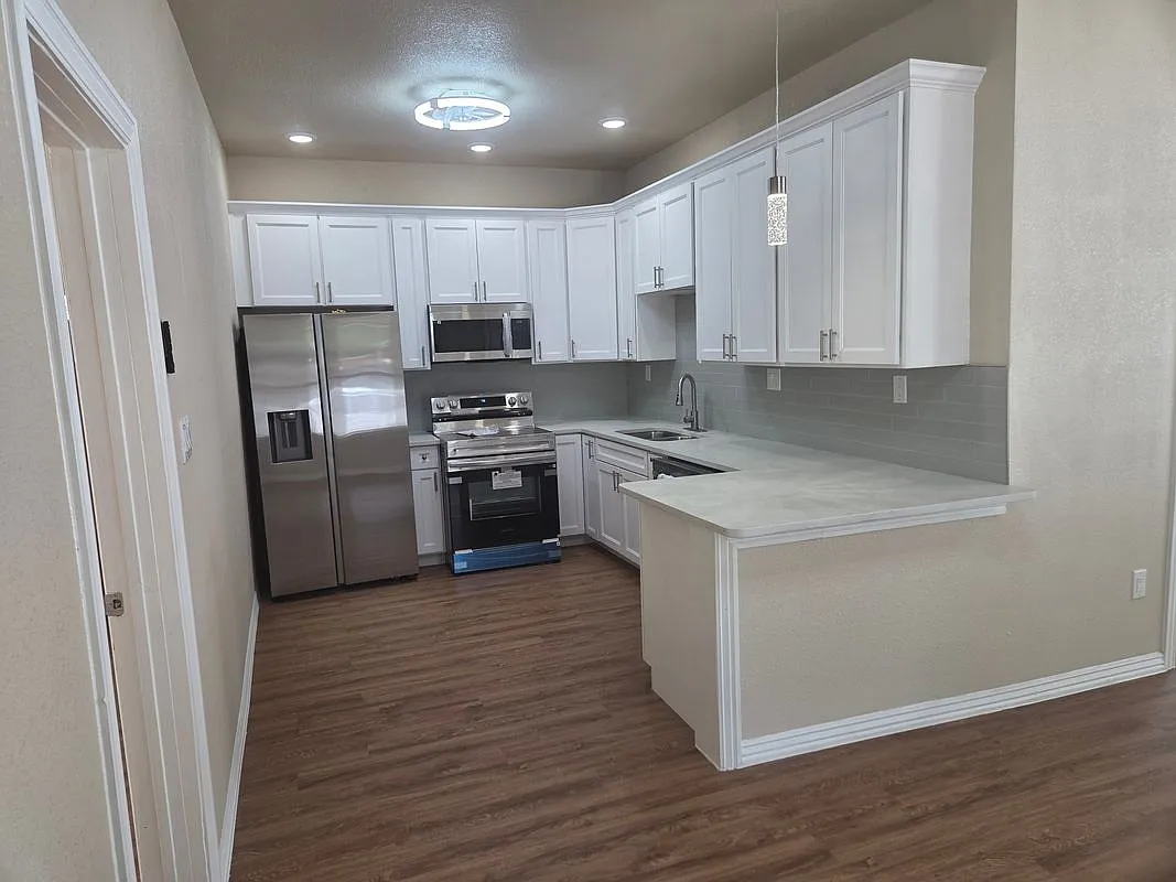 3 bed, 2.0 bath, 1192 sqft, $1,850 — Photo 4