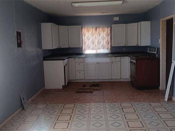 4th image of 937 Elm Avenue