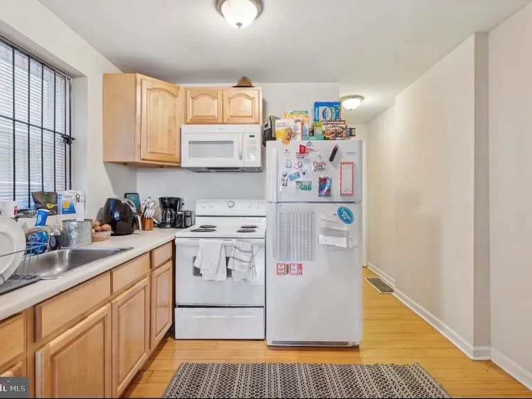 1531 Fontain St — Photo 11