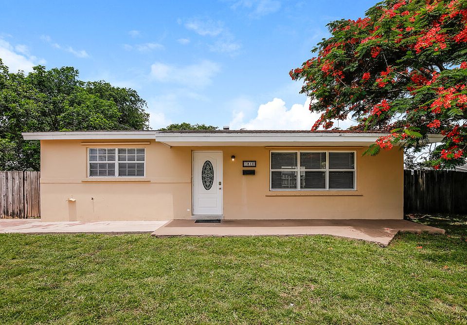 1st image of 1810 De Soto Dr
