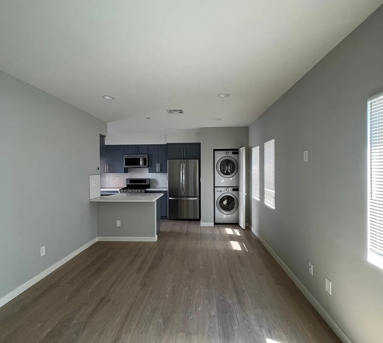 962 N Normandie Ave — Photo 1