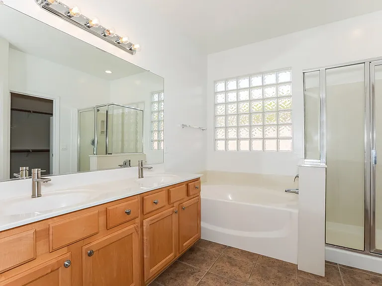 4101 S Vineyard Ave — Photo 11