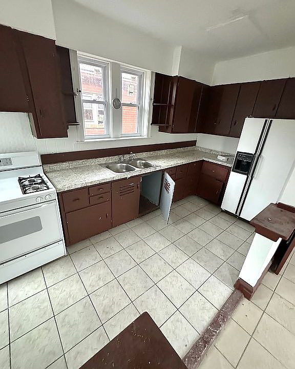 1st image of 3722 Dunnica Ave