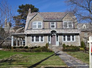 129 Fishers Rd, Bryn Mawr, PA 19010