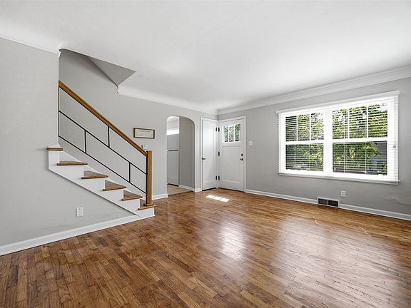 5th image of 1124 24th St SE