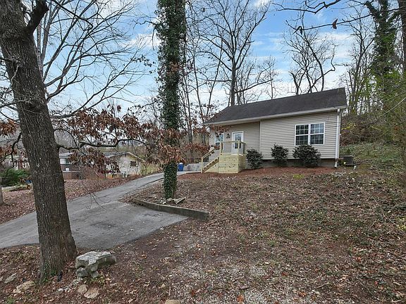 3rd image of 1824 Ashmore Ave