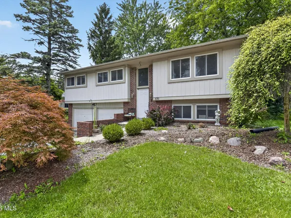 470 Edgewood Dr, Perrysburg, OH 43551
