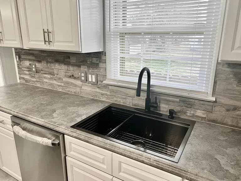 Large designer sink with bottom grate