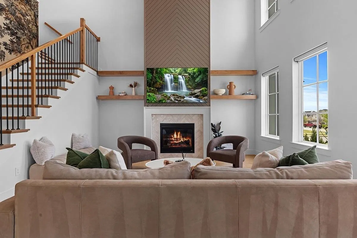 3 bed, 3.5 bath, 2359 sqft, $5,500 — Photo 3
