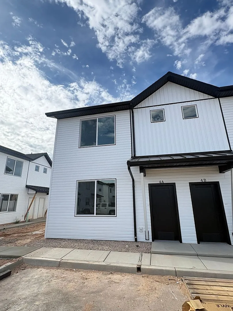 Brand New Townhome! Reduced Security Deposit!! — Photo 1