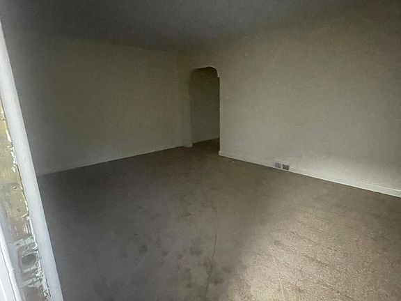 4th image of 114 Tyler Cres E #6
