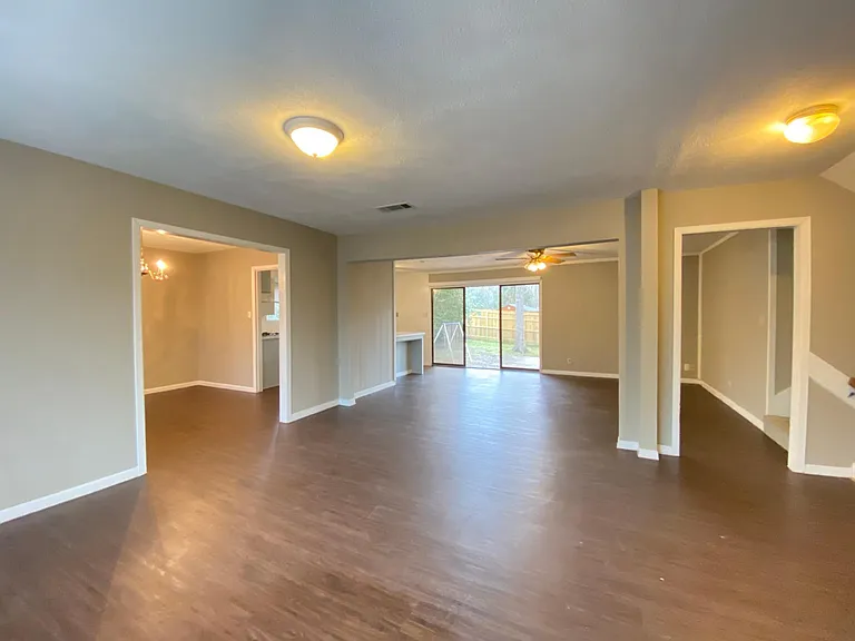 218 Hollywood Dr — Photo 2