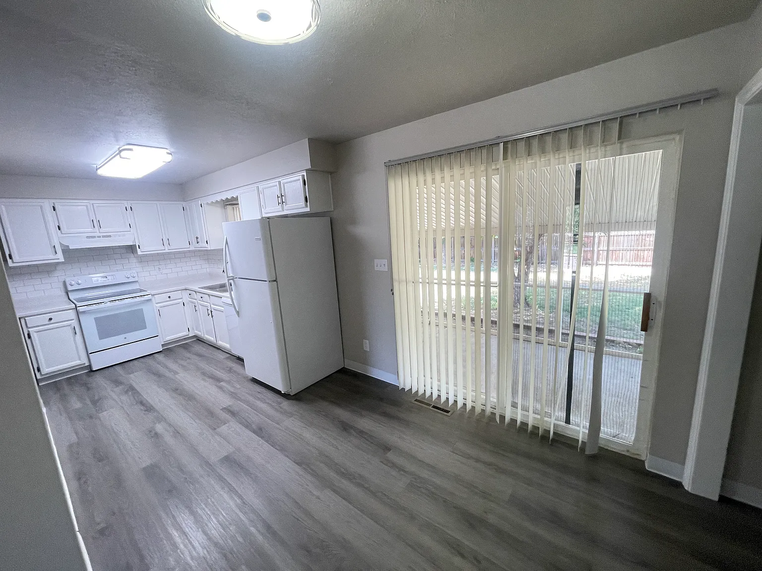 4 bed, 2.5 bath, 2322 sqft, $2,600 — Photo 4