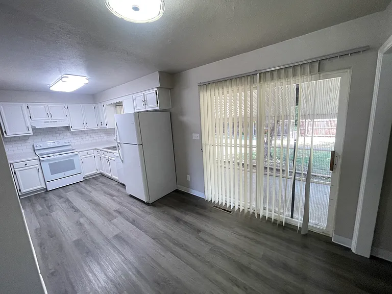 1539 Pratt St — Photo 4