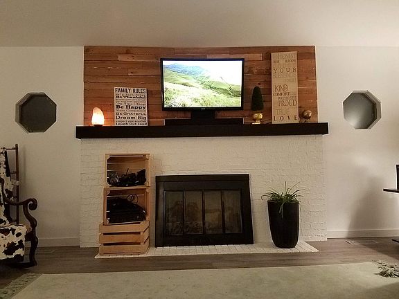 FamilyRoom Vaulted Ceilings