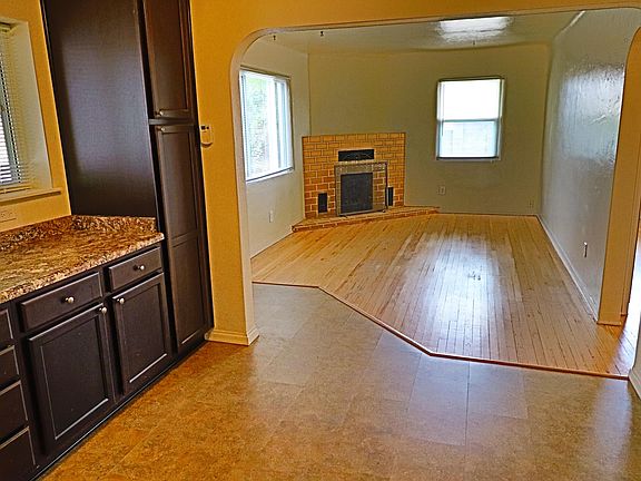 4th image of 2109 La Veta Dr NE