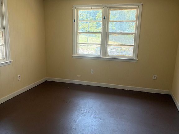 5th image of 1111 Standish St